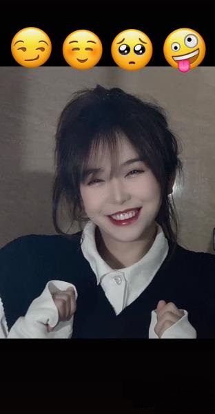 《抖音》女友表情包锁屏图片高清原图分享