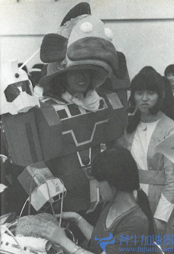 80年代漫展纪实！时髦少女的子弹文胸！珍贵的老照片(80年代中国严打纪实)