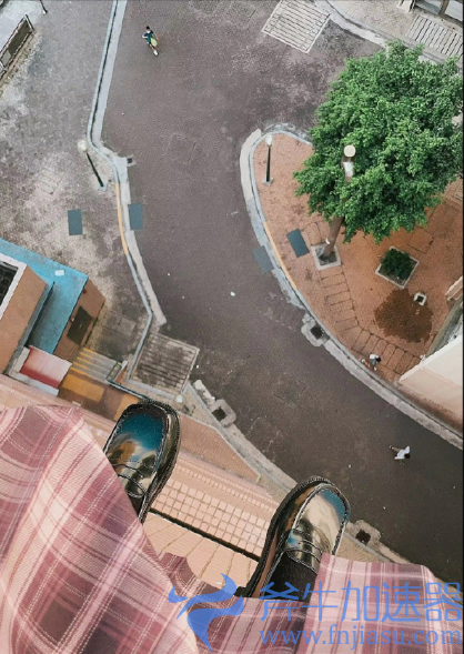 因为游戏ID中的一句玩笑话 18岁少女被键盘侠网暴到轻生