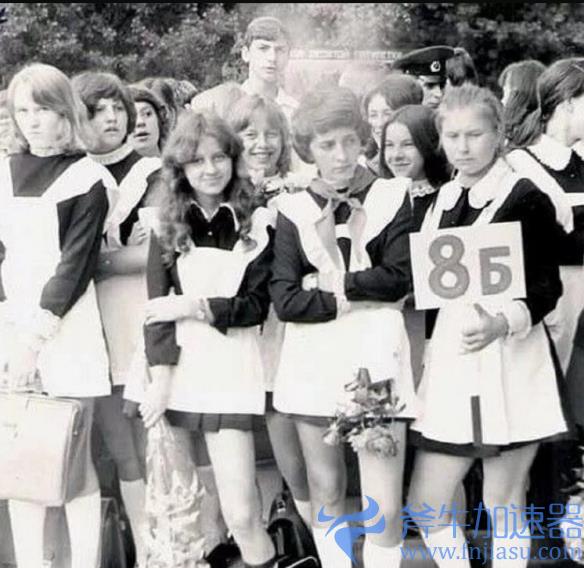 50年代的美女们，躲过刺杀后的笑容！珍贵的老照片！