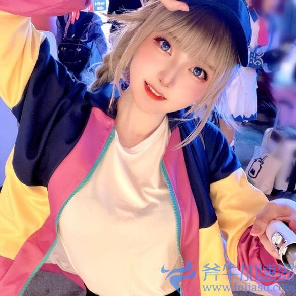 笑容甜美，身材热辣迷人！岛国美女COSER  