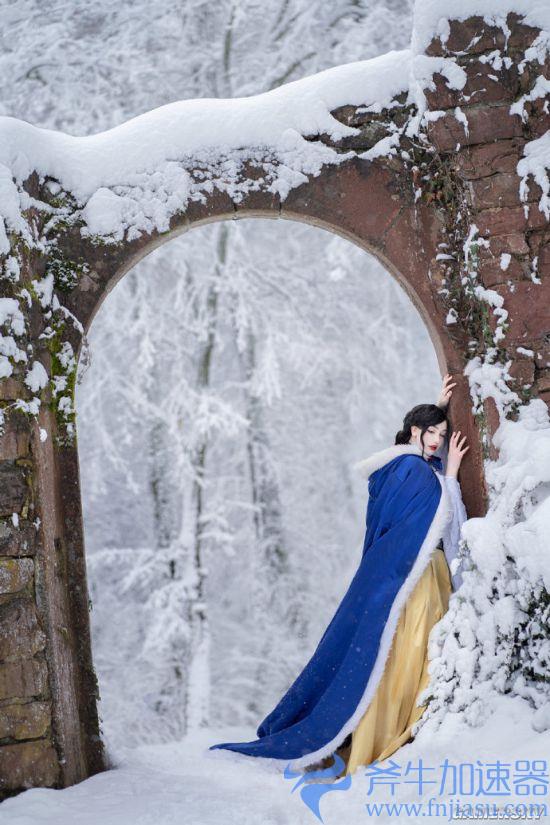 COSPLAY图赏：德妹COS《迪士尼》白雪公主 白到发光的纤腰美女(率土之滨COSplay)