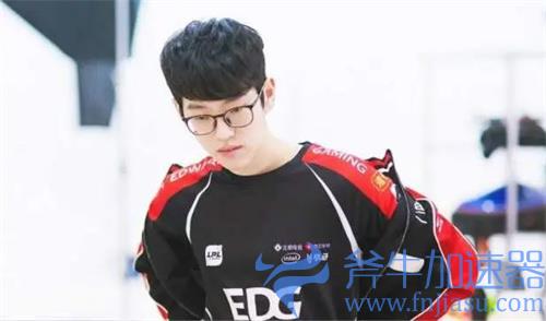 英雄联盟edg中单scout为什么叫小学弟